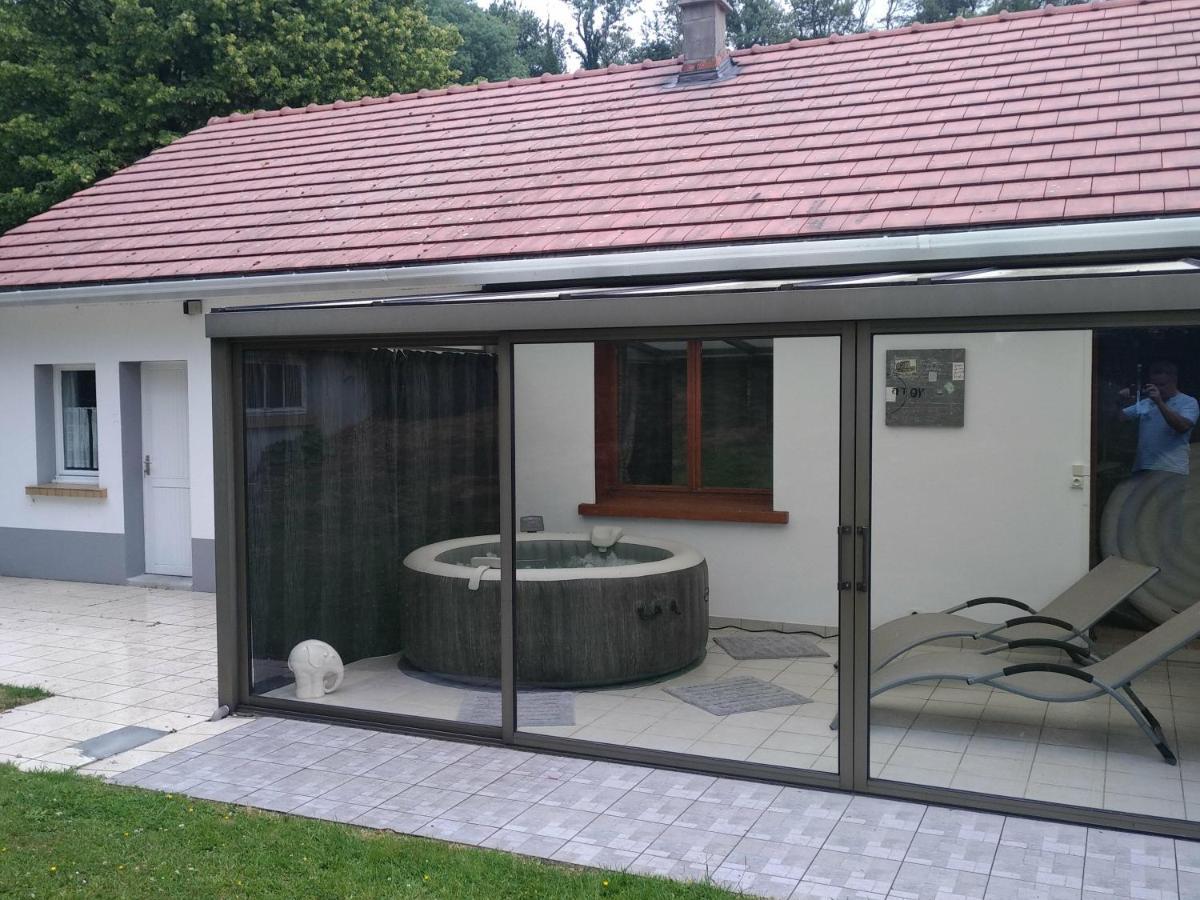 Hébergement de vacances De La Souche Avec Jacuzzi